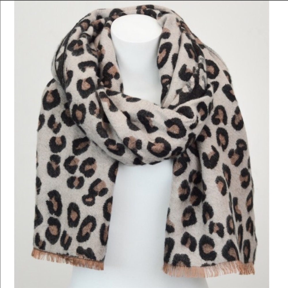 LEOPARD PRINT SCARF - Picture 3 of 5